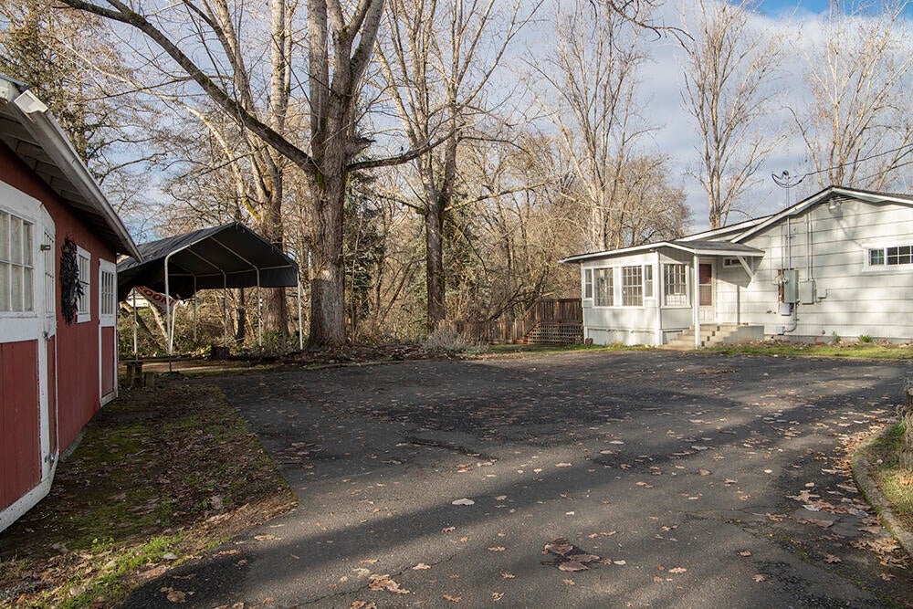 2628 New Hope Road Grants Pass, OR 97527 - Photo 36 of 57 34
