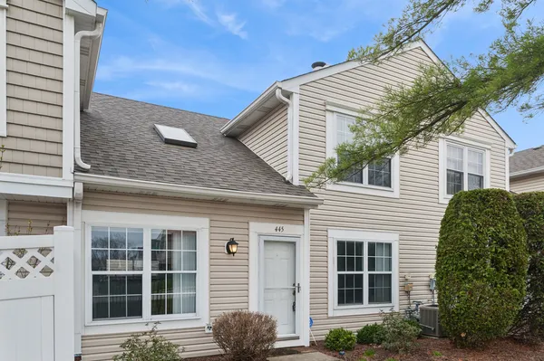 $349,000 | 445 Le Parc Circle, Buffalo Grove, IL 60089