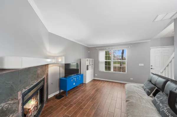 $335,000 | 445 Le Parc Circle, Buffalo Grove, IL 60089