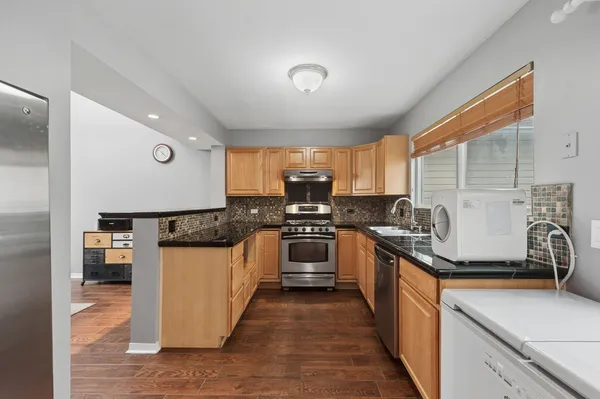 $335,000 | 445 Le Parc Circle, Buffalo Grove, IL 60089