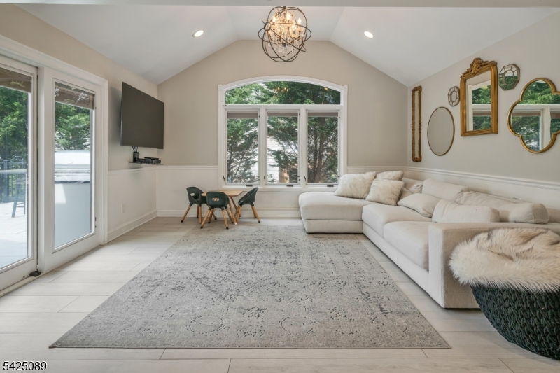 28 Glenroy Road East Fairfield, NJ 07004 - Photo 11 of 31