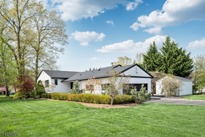 28 Glenroy Road East Fairfield, NJ 07004 - Photo 2 of 31