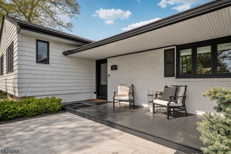 28 Glenroy Road East Fairfield, NJ 07004 - Photo 3 of 31