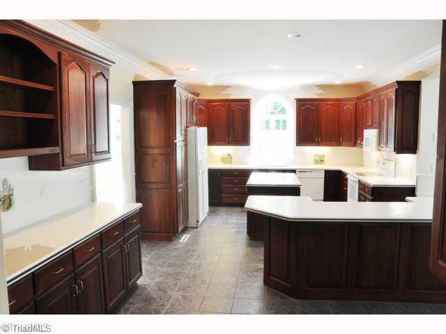 2650 Harper Road Clemmons, NC 27012 - Photo 6 of 16 Kitchen.