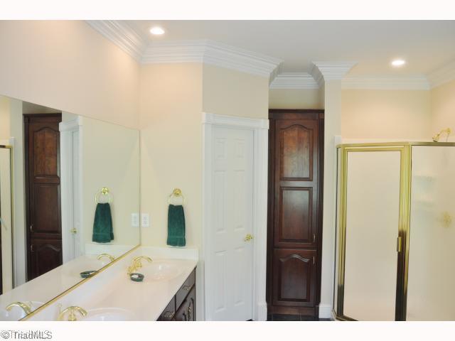2650 Harper Road Clemmons, NC 27012 - Photo 9 of 16 Master Bath/Spa.