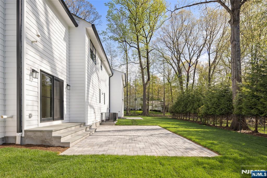 308 Myrtle Street Haworth, NJ 07641 - Photo 3 of 34