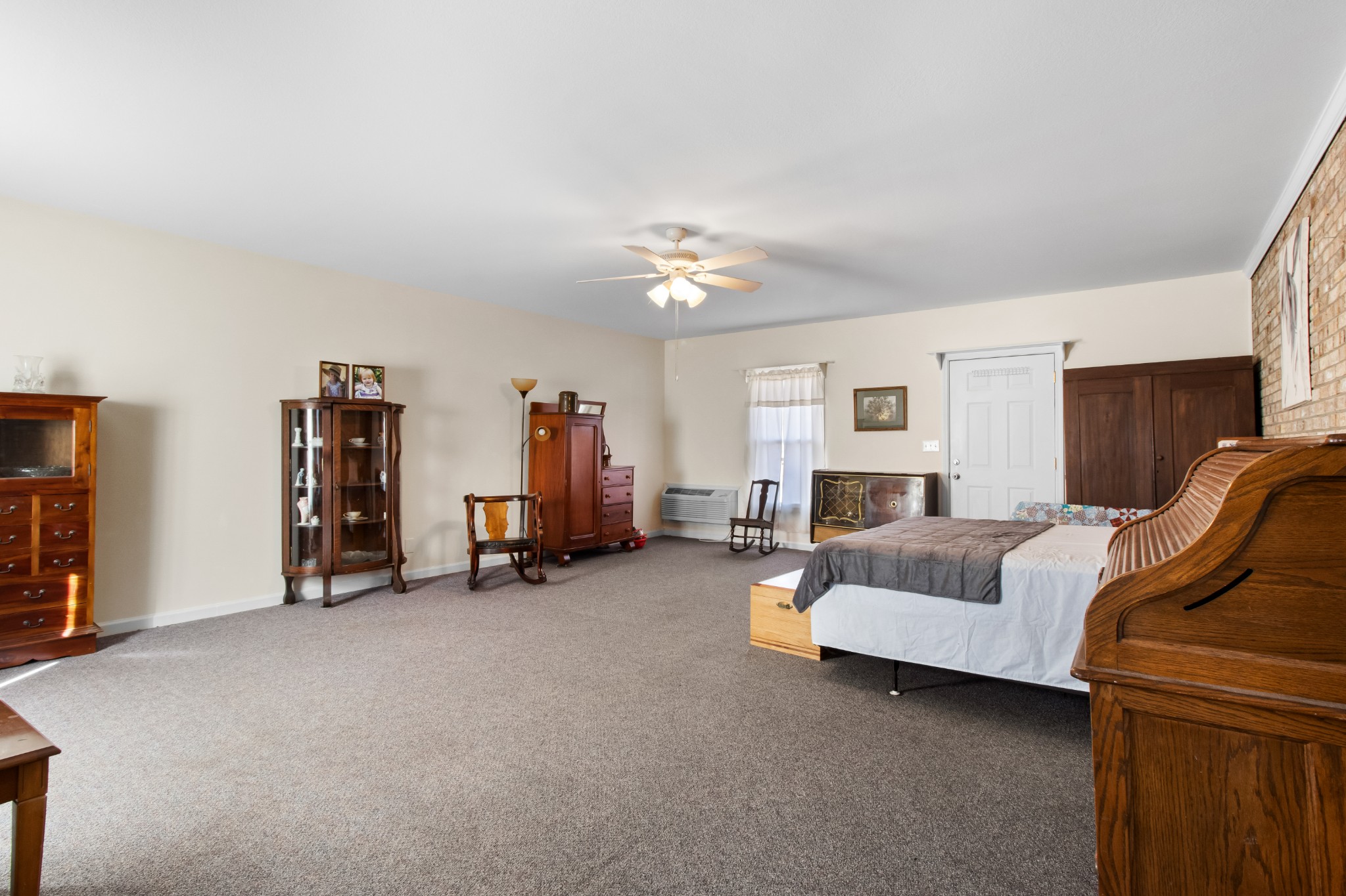3710 Marthas Chapel Road Cunningham, TN 37052 - Photo 26 of 50 a living room with furniture and a lamp