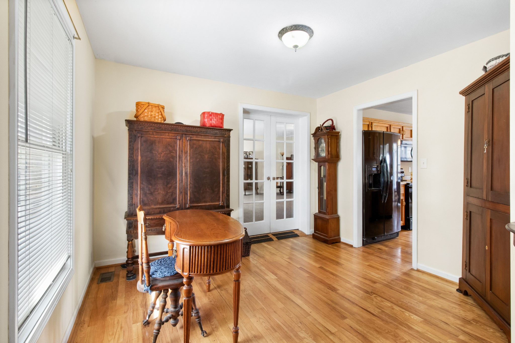 3710 Marthas Chapel Road Cunningham, TN 37052 - Photo 8 of 50 a view of a livingroom with furniture and an entryway
