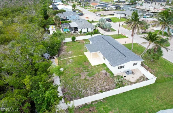 $499,000 | 32 Fairview Boulevard, Fort Myers Beach, FL 33931