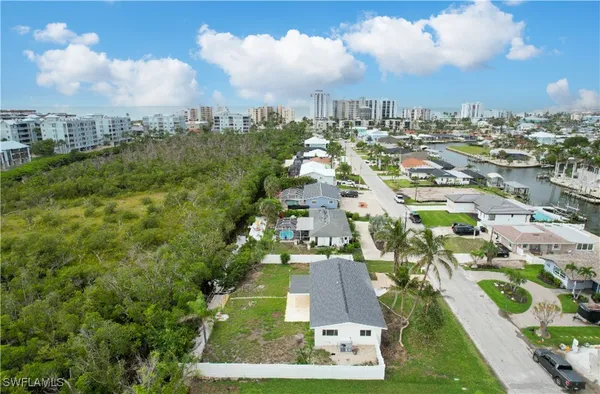 $499,000 | 32 Fairview Boulevard, Fort Myers Beach, FL 33931