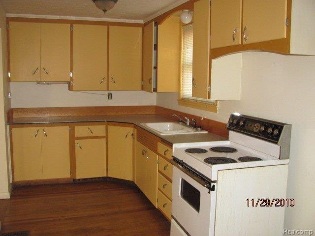 6635 Booth Road North Branch, MI 48461 - Photo 7 of 14 12 Kitchen