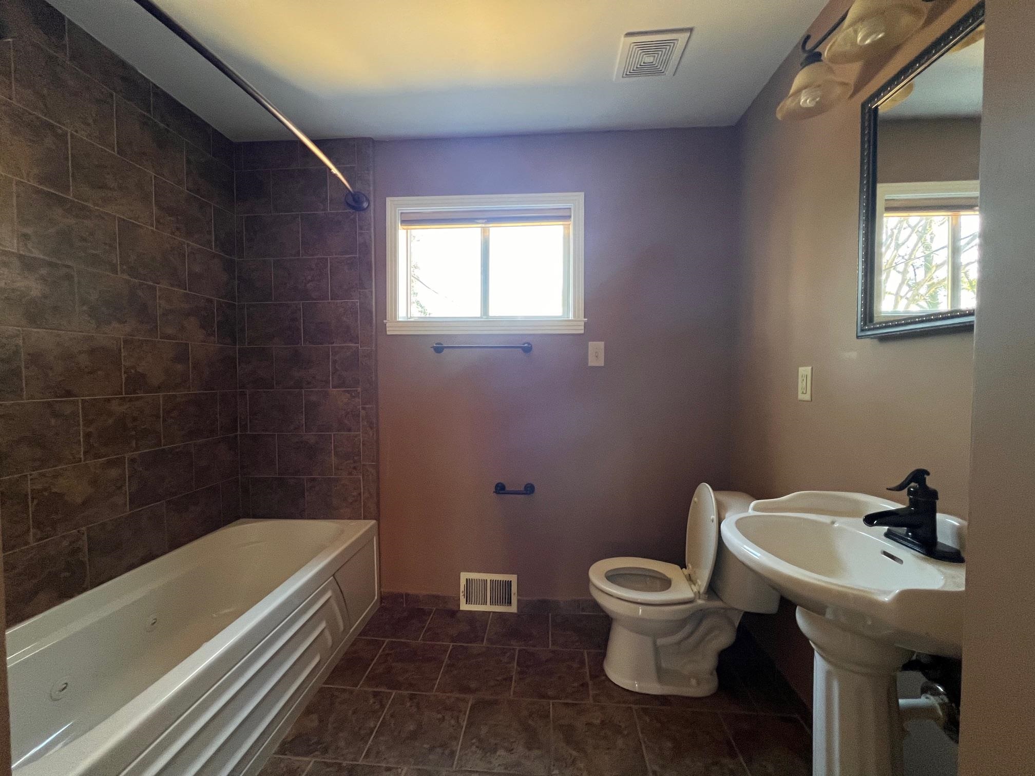 3034 Laurencekirk Road Memphis, TN 38128 - Photo 14 of 27 a bathroom with a sink a toilet and a bathtub