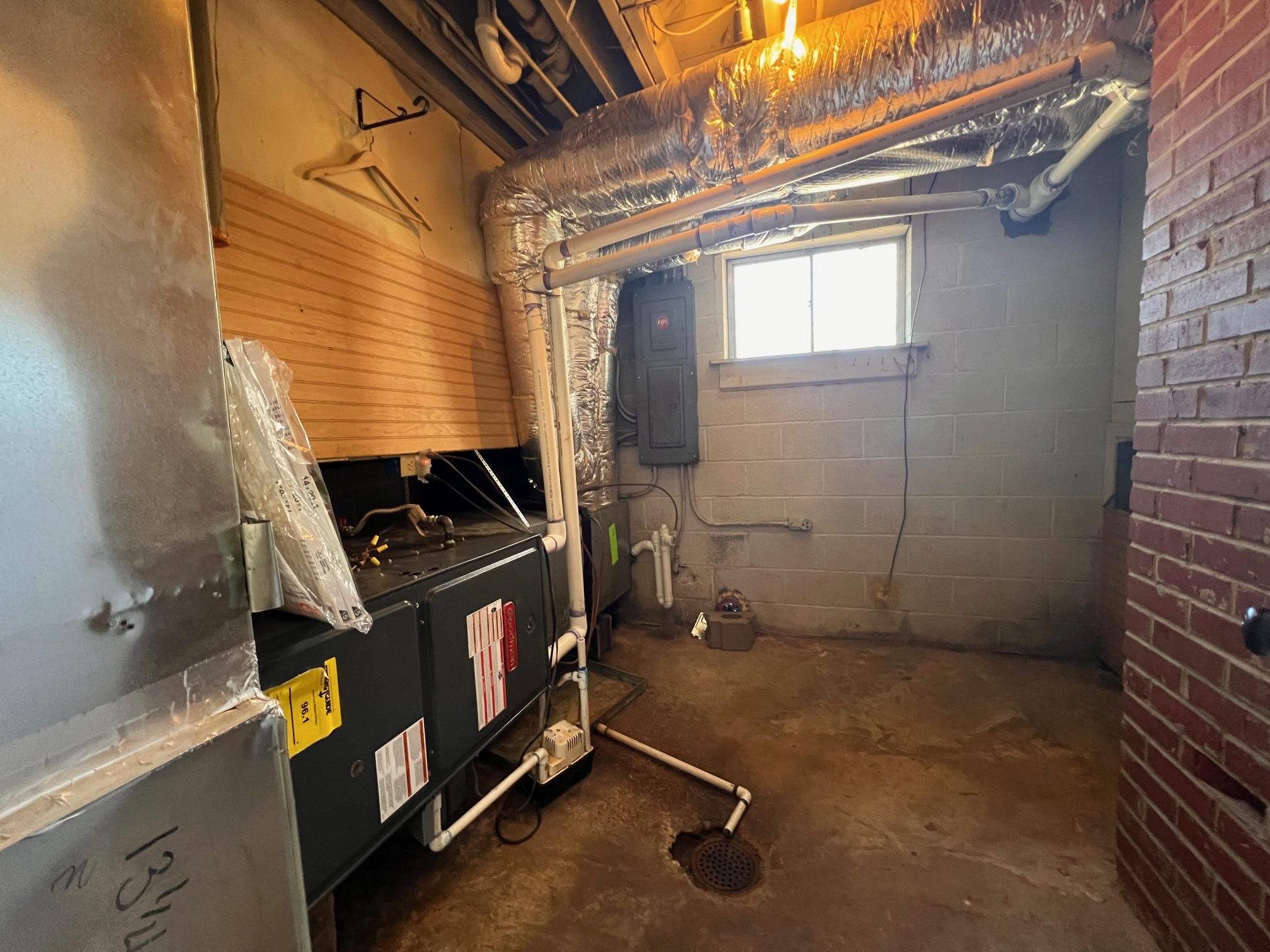 3034 Laurencekirk Road Memphis, TN 38128 - Photo 20 of 27 a room with gym equipment