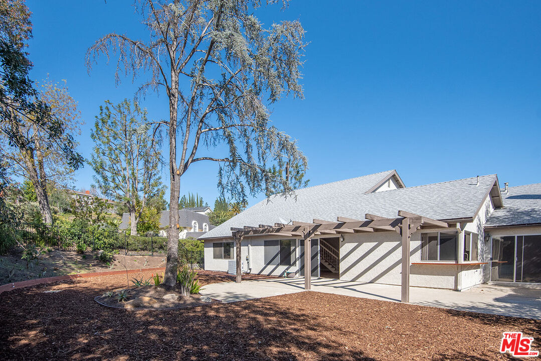 22719 Brandywine Drive Calabasas, CA 91302 - Photo 12 of 35