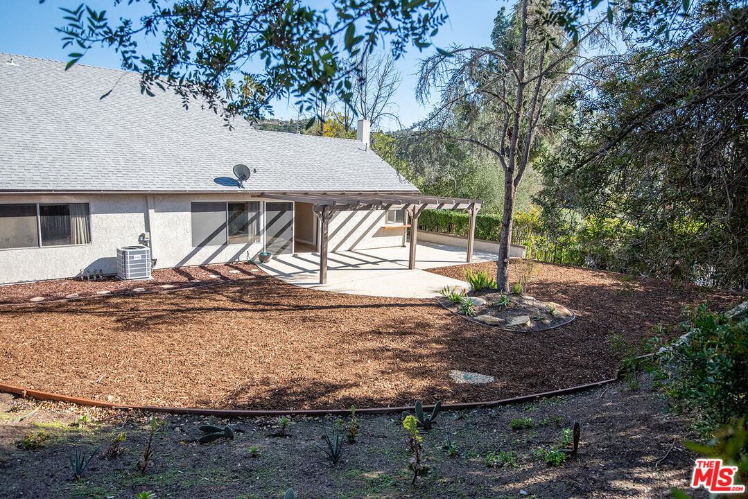 22719 Brandywine Drive Calabasas, CA 91302 - Photo 15 of 35