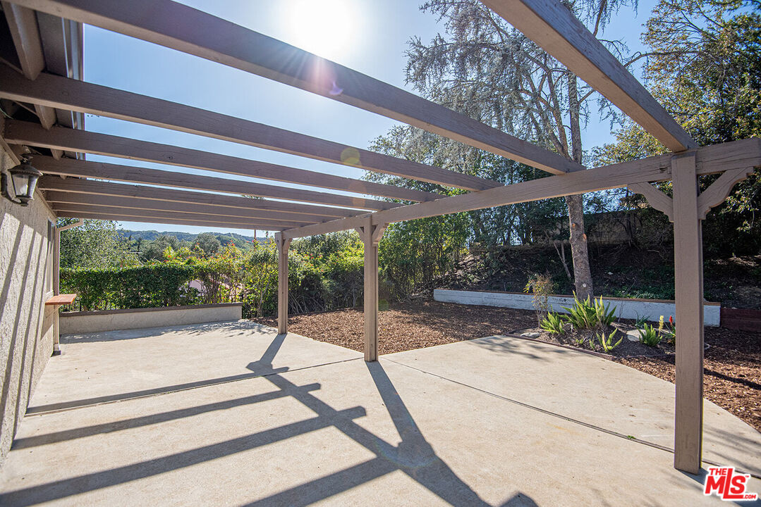 22719 Brandywine Drive Calabasas, CA 91302 - Photo 16 of 35