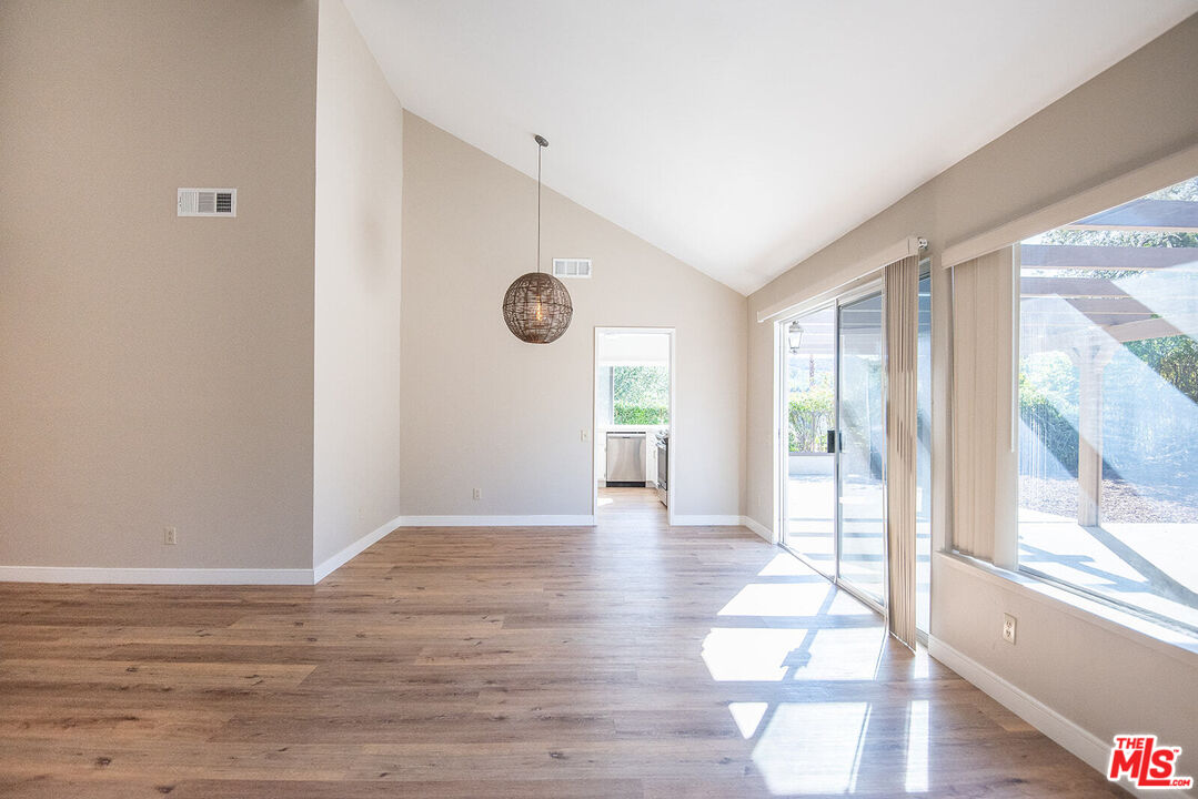 22719 Brandywine Drive Calabasas, CA 91302 - Photo 4 of 35