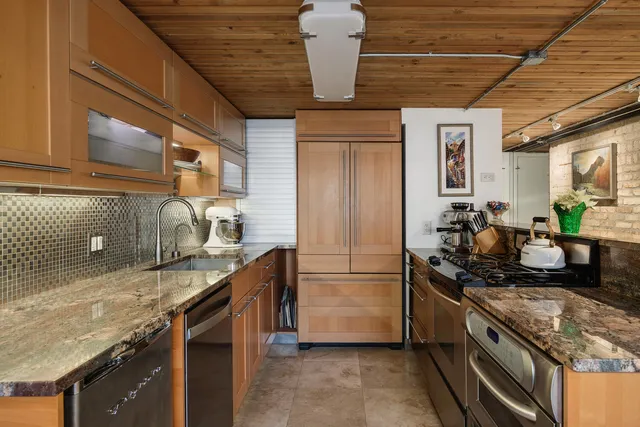 $625,000 | 411 West Ontario Street, Unit 102, Chicago, IL 60654