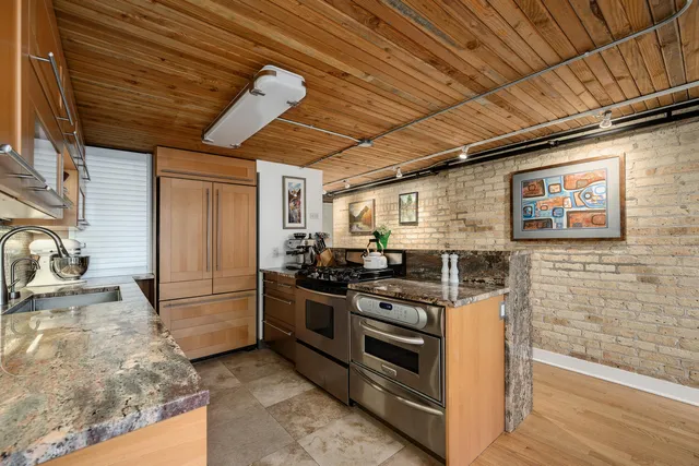 $625,000 | 411 West Ontario Street, Unit 102, Chicago, IL 60654
