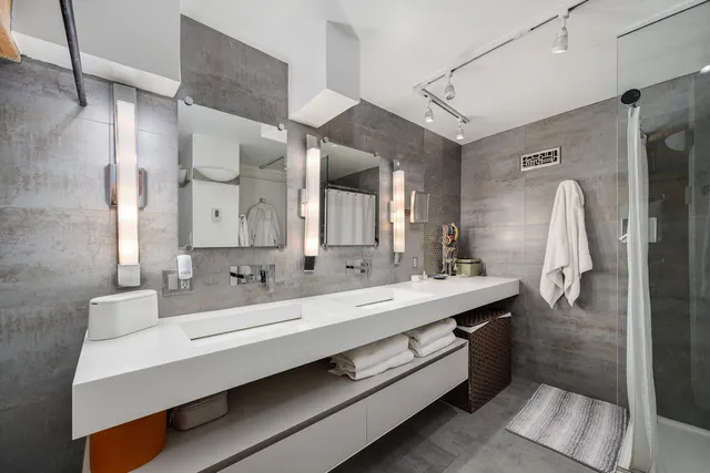 $625,000 | 411 West Ontario Street, Unit 102, Chicago, IL 60654