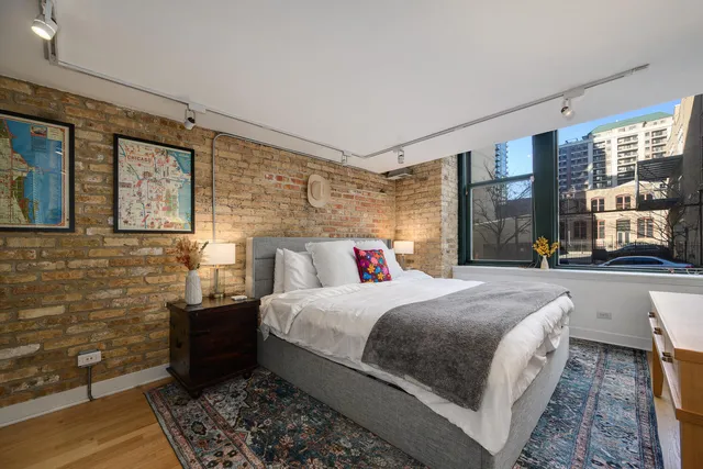 $625,000 | 411 West Ontario Street, Unit 102, Chicago, IL 60654