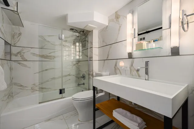 $625,000 | 411 West Ontario Street, Unit 102, Chicago, IL 60654