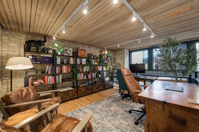 $625,000 | 411 West Ontario Street, Unit 102, Chicago, IL 60654