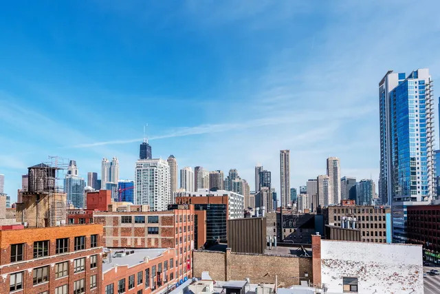 $625,000 | 411 West Ontario Street, Unit 102, Chicago, IL 60654