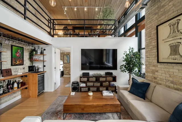 $625,000 | 411 West Ontario Street, Unit 102, Chicago, IL 60654