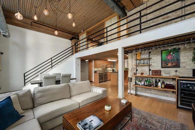 $625,000 | 411 West Ontario Street, Unit 102, Chicago, IL 60654