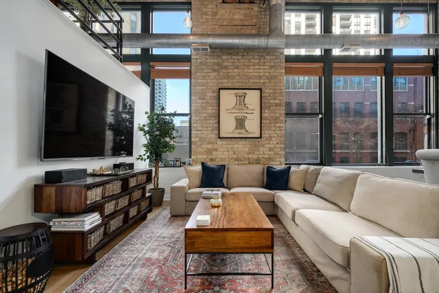 $625,000 | 411 West Ontario Street, Unit 102, Chicago, IL 60654