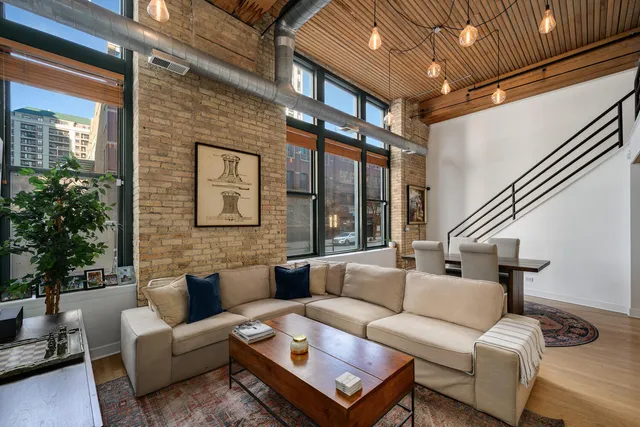 $625,000 | 411 West Ontario Street, Unit 102, Chicago, IL 60654