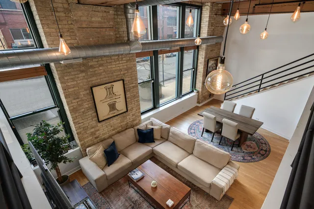 $625,000 | 411 West Ontario Street, Unit 102, Chicago, IL 60654