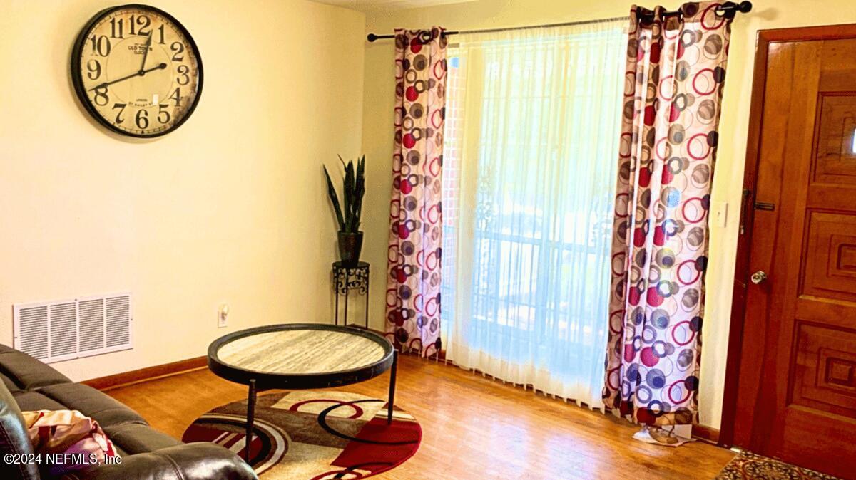 1640 Seminary Street Jacksonville, FL 32209 - Photo 4 of 16 a view of a room with gym equipment