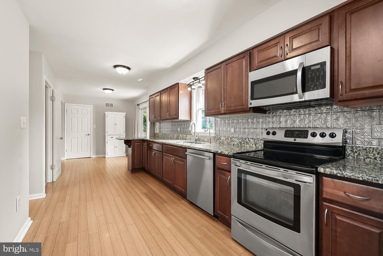 655 Streaker Road Sykesville, MD 21784 - Photo 14 of 64 Granite Countertops