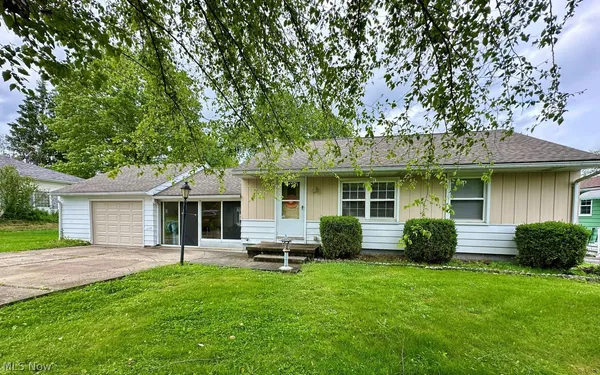 $180,000 | 1215 Douglass Avenue, Barberton, OH 44203