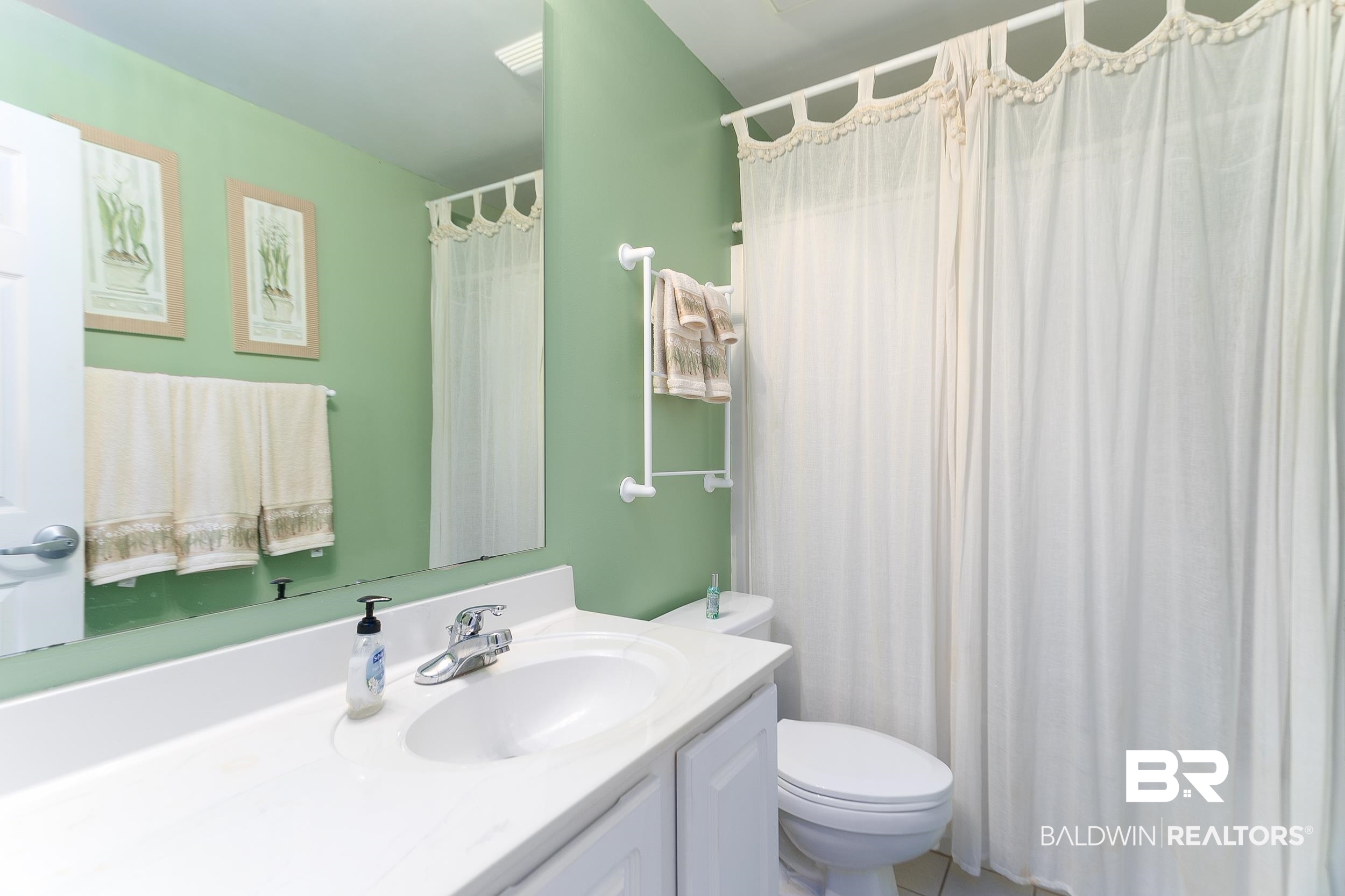 27282 Canal Road, Unit 501 Orange Beach, AL 36561 - Photo 17 of 50 En Suite Bathroom2