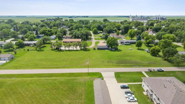$5,000 | 306 South 6th Street, Fairmount, ND 58030