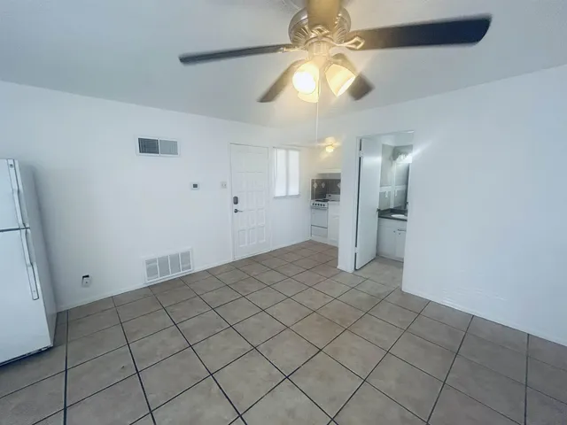 $850 | 1008 Clayton Nolen Drive, Horseshoe Bay, TX 78657