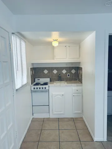 $850 | 1008 Clayton Nolen Drive, Horseshoe Bay, TX 78657