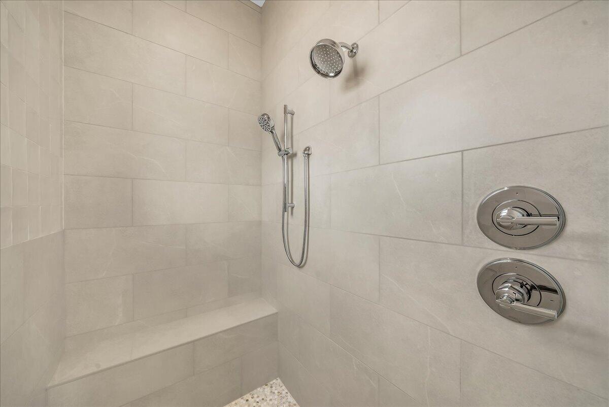 2072 South Pony Way Washington, UT 84780 - Photo 22 of 61 Primary Bathroom