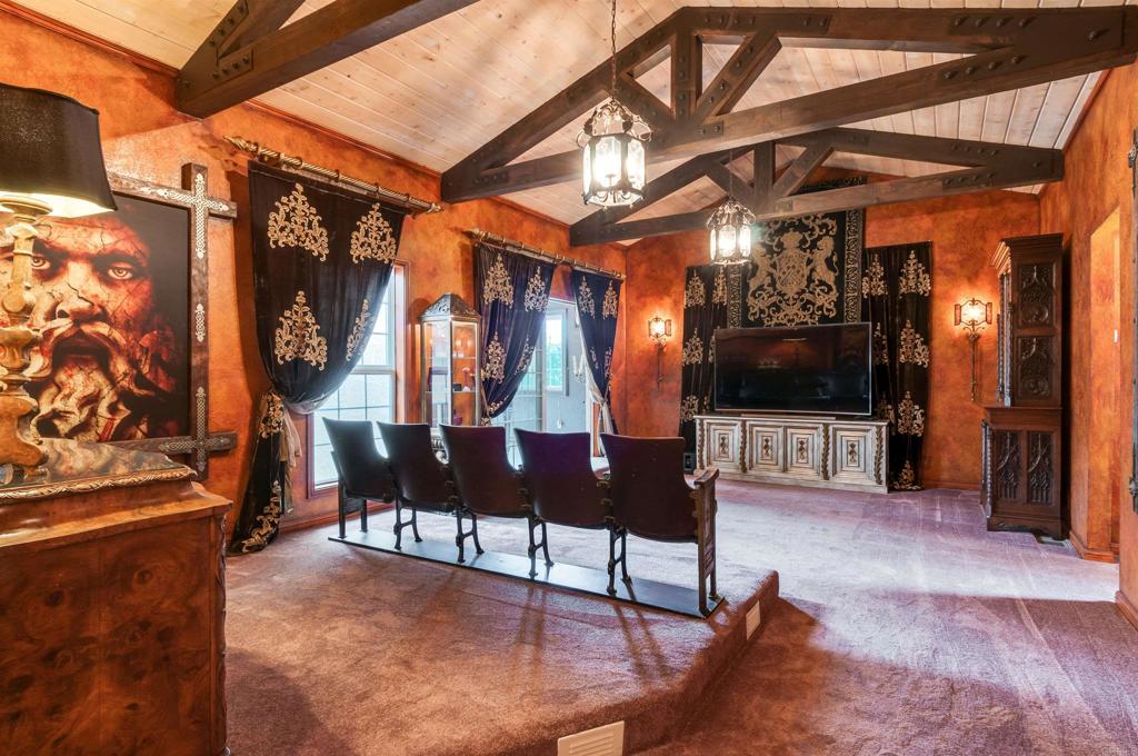 725 Hamilton Lane Fallbrook, CA 92028 - Photo 41 of 54 a view of a chairs and tables in the patio