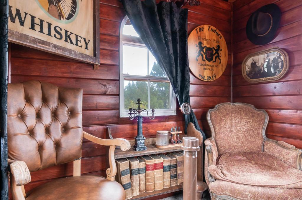 725 Hamilton Lane Fallbrook, CA 92028 - Photo 46 of 54 a building outdoor space with seating area