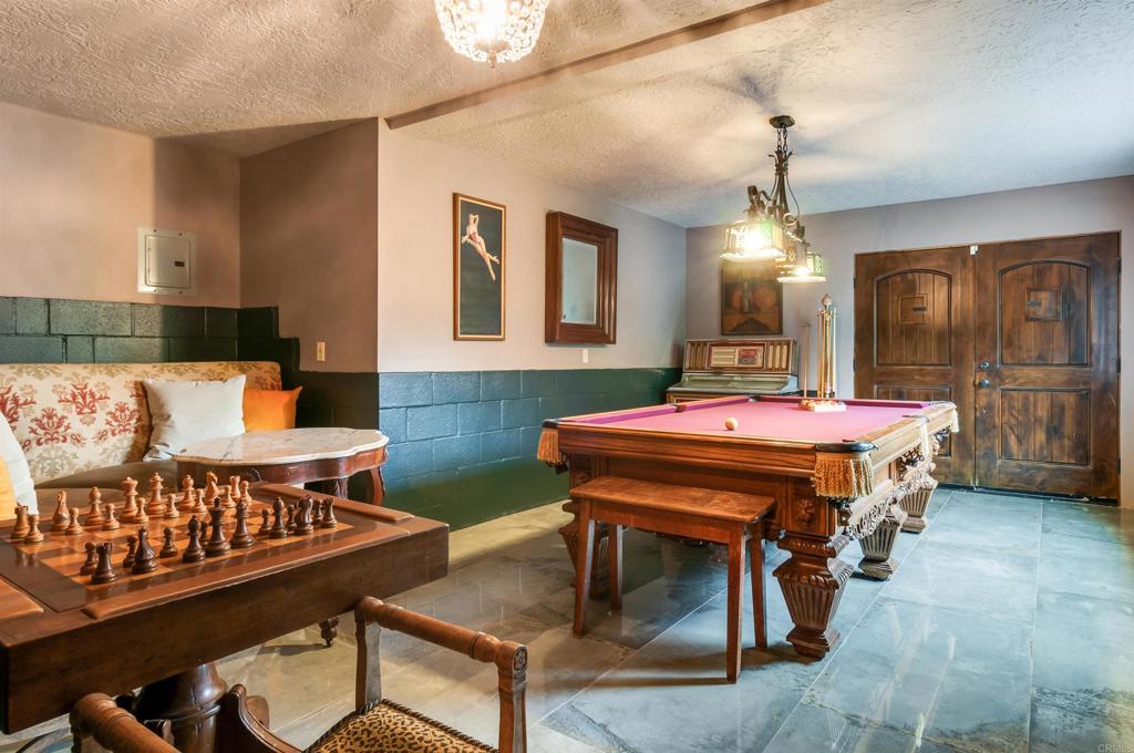 725 Hamilton Lane Fallbrook, CA 92028 - Photo 47 of 54 a dining room with furniture and window