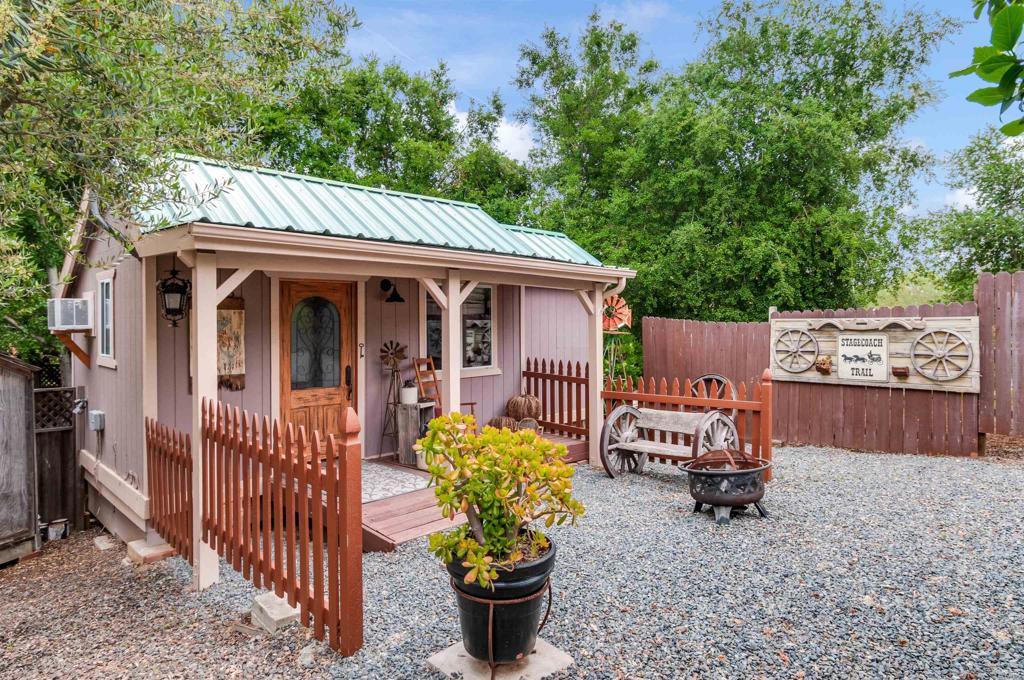 725 Hamilton Lane Fallbrook, CA 92028 - Photo 49 of 54 a backyard of a house with seating space