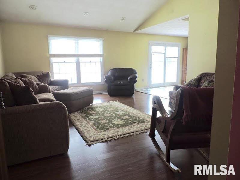2103 Norman Road Marion, IL 62959 - Photo 5 of 17