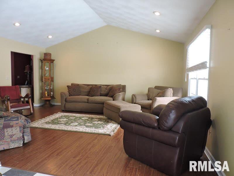 2103 Norman Road Marion, IL 62959 - Photo 6 of 17