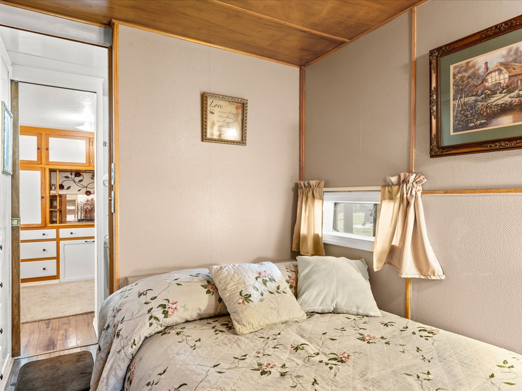 497 Micki Road Cascade, ID 83611 - Photo 9 of 21 Bathroom and Additional Bedroom
