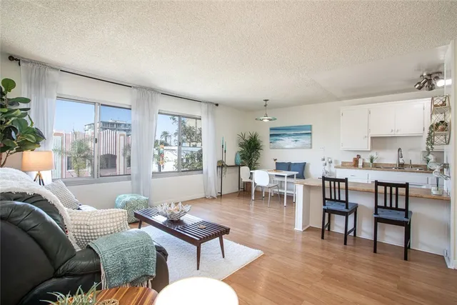 $325,000 | 250 Linden Avenue, Unit 25, Long Beach, CA 90802