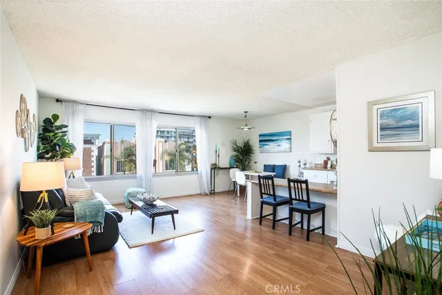 $325,000 | 250 Linden Avenue, Unit 25, Long Beach, CA 90802